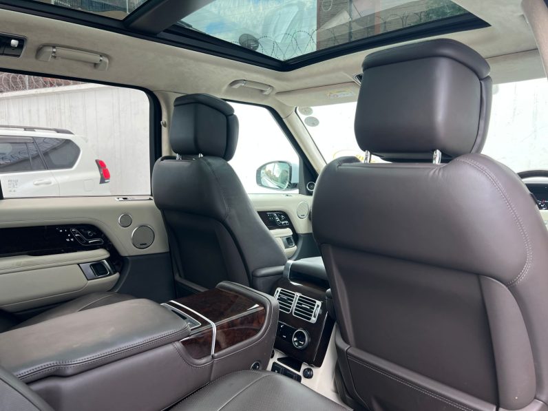 
								Range Rover Vogue full									