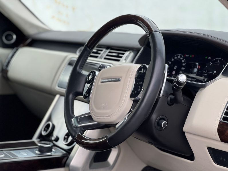 
								Range Rover Vogue full									