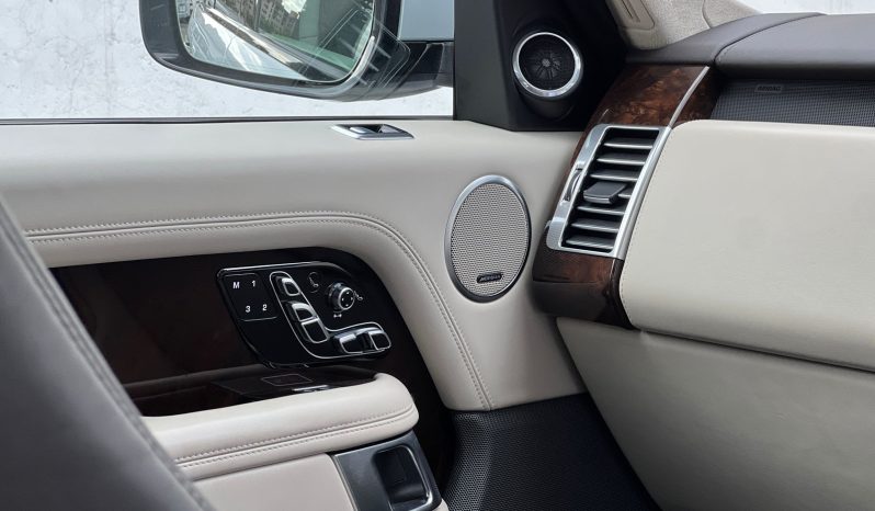 
								Range Rover Vogue full									