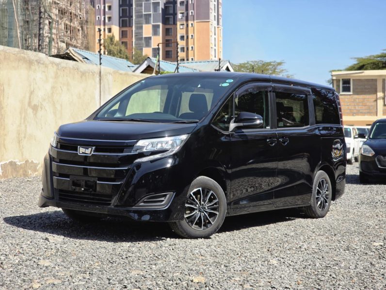 
								Toyota Noah full									