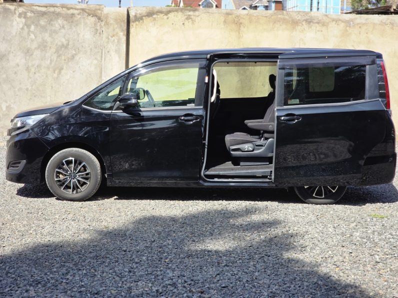 
								Toyota Noah full									