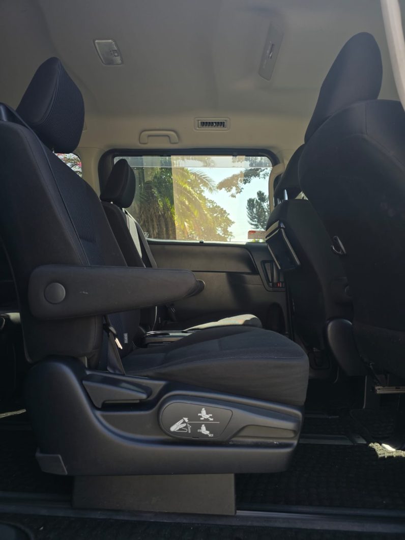 
								Toyota Noah full									