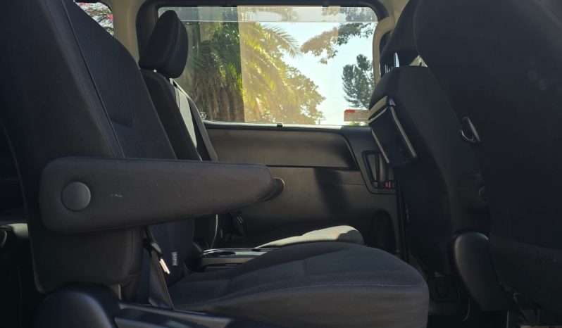 
								Toyota Noah full									