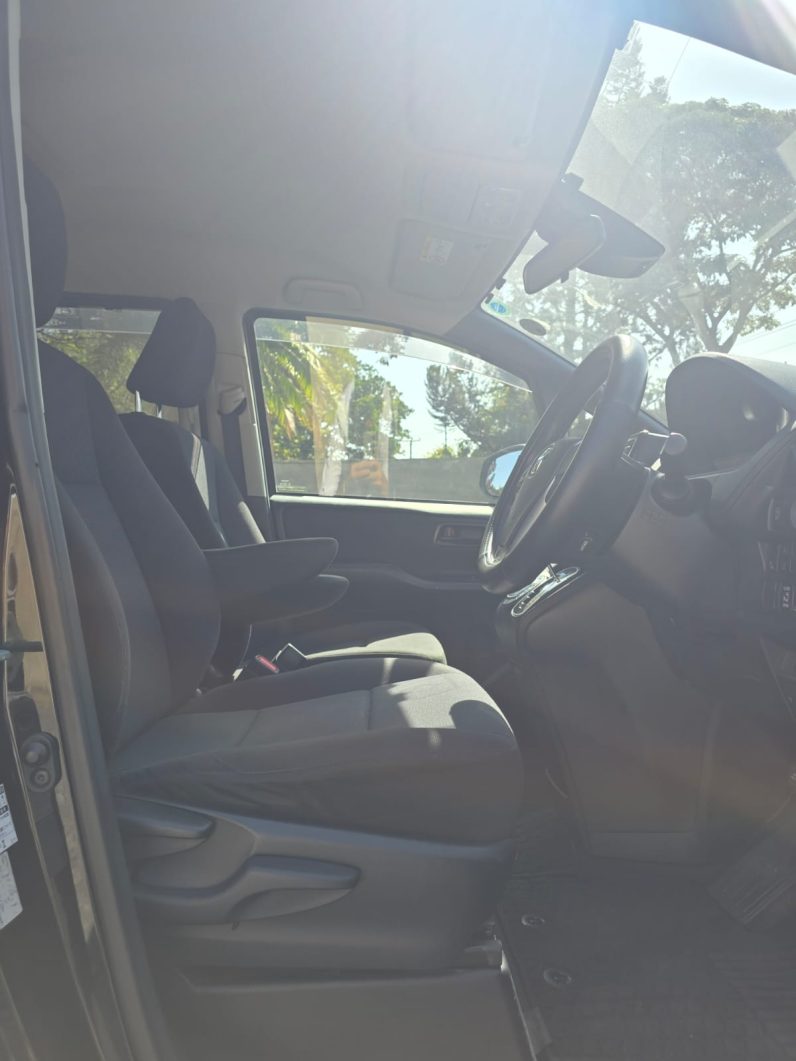 
								Toyota Noah full									