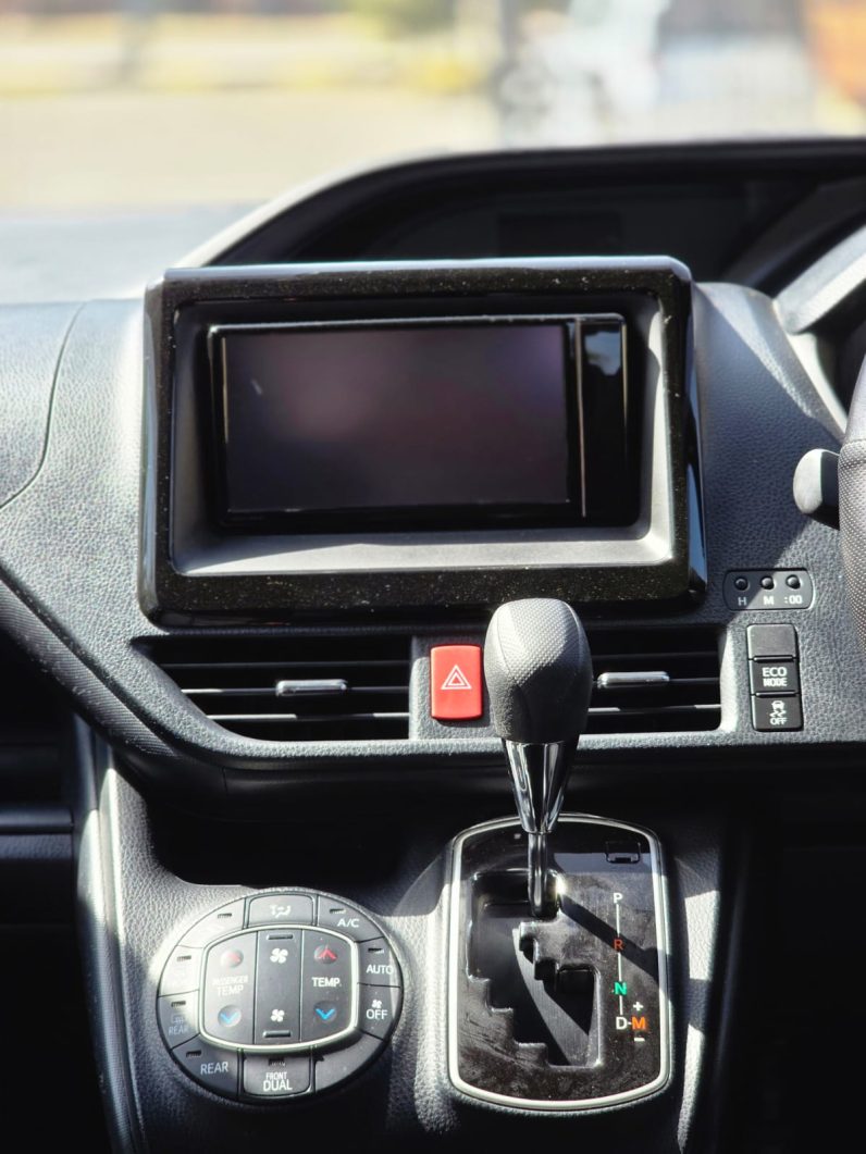 
								Toyota Noah full									