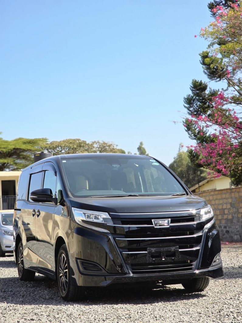 
								Toyota Noah full									