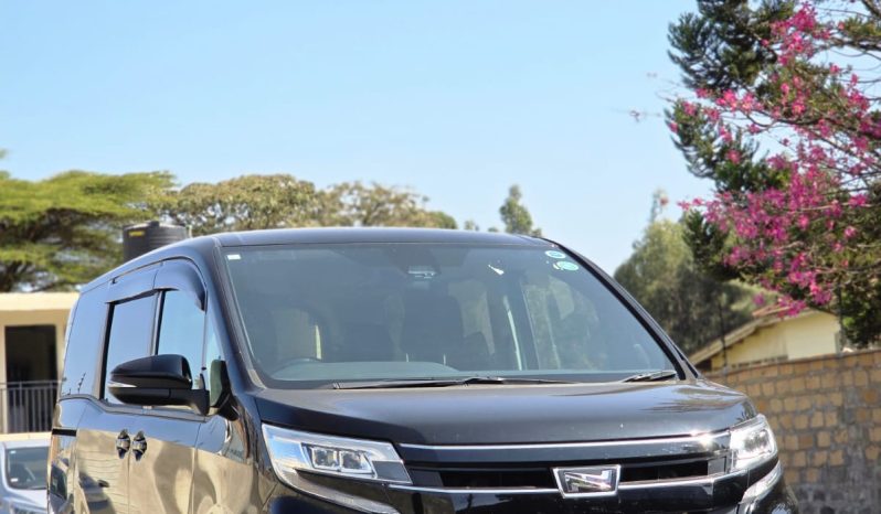 
								Toyota Noah full									