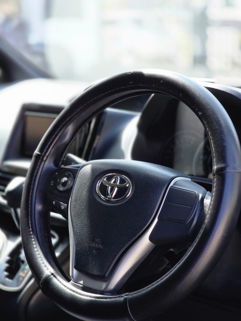 
								Toyota Noah full									