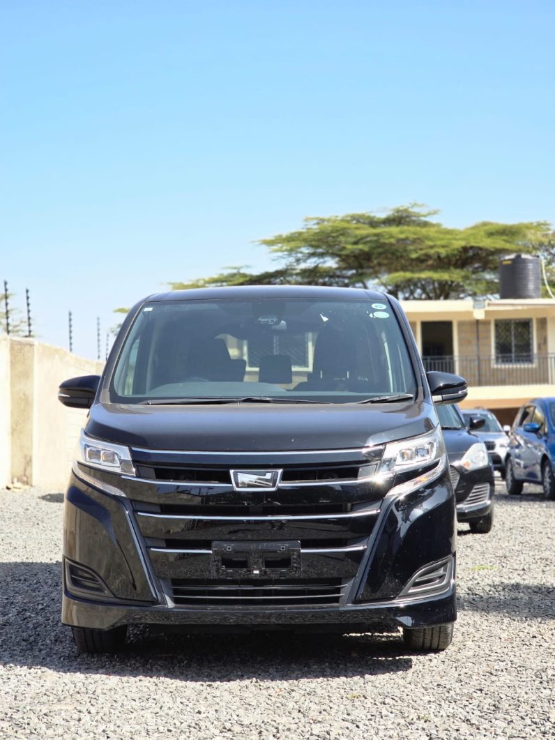 
								Toyota Noah full									