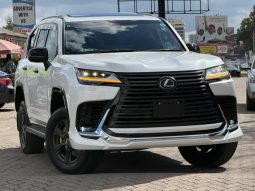 Lexus LX600