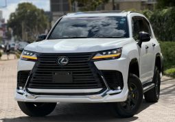 Lexus LX600