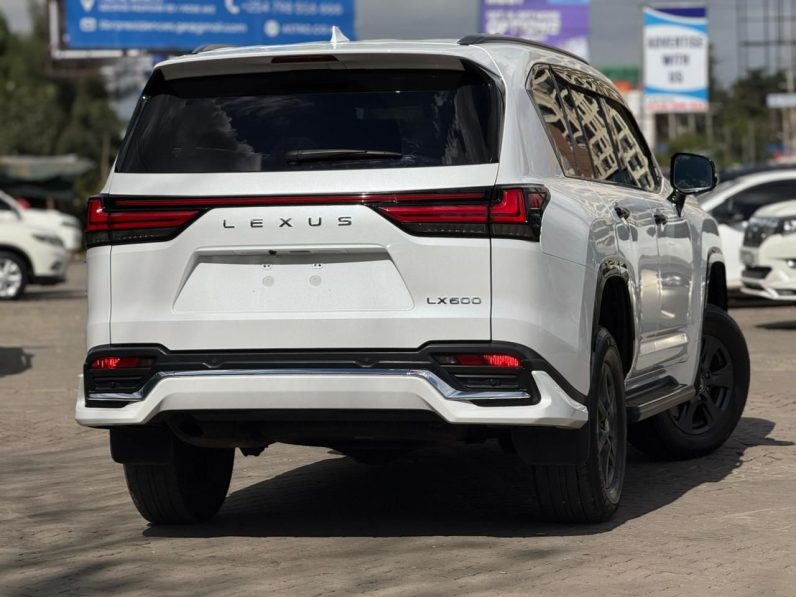 
								Lexus LX600 full									