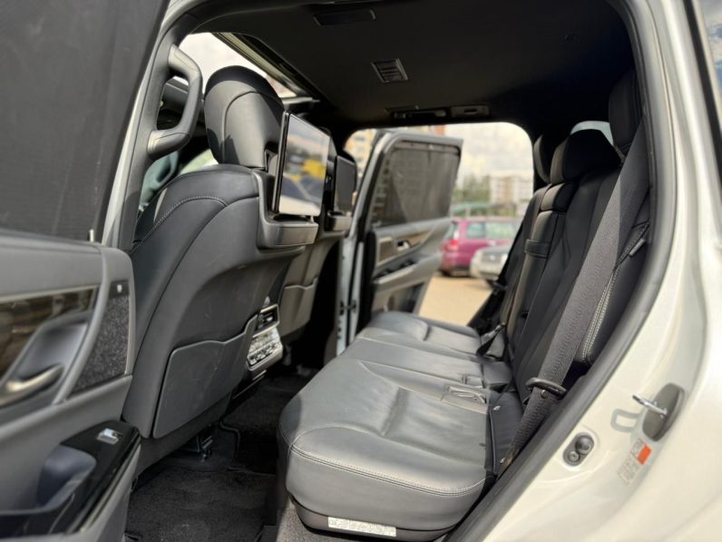 
								Lexus LX600 full									