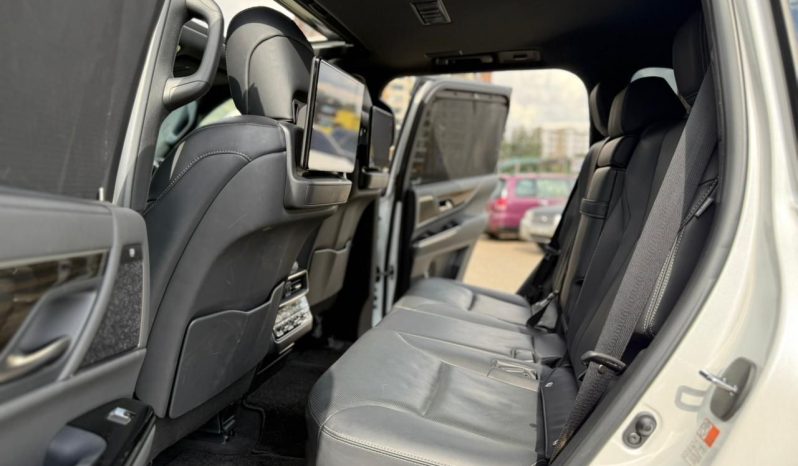 
								Lexus LX600 full									