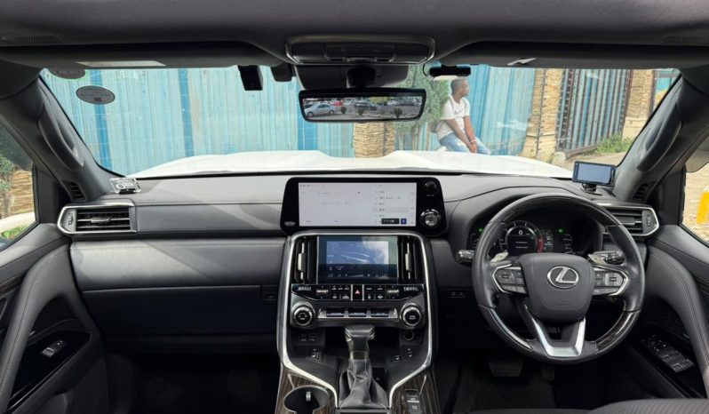 
								Lexus LX600 full									