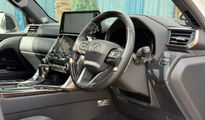 
								Lexus LX600 full									