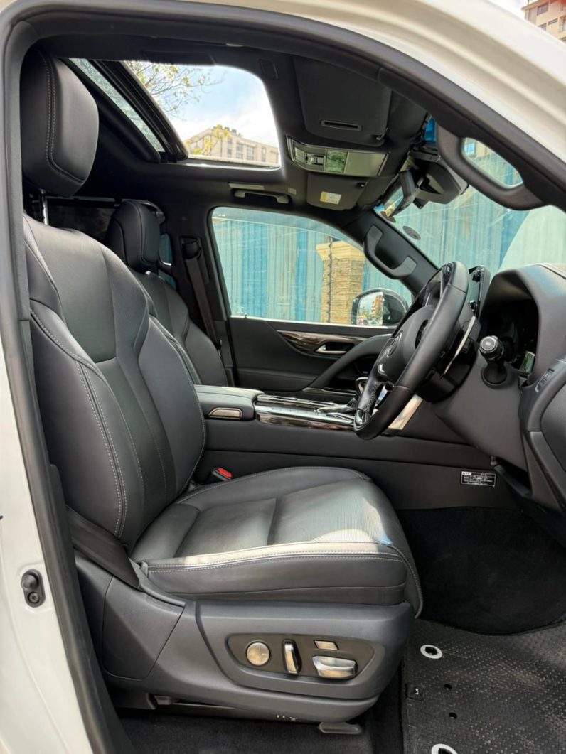 
								Lexus LX600 full									