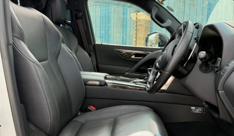 
								Lexus LX600 full									