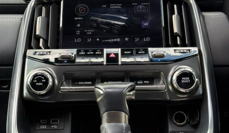 
								Lexus LX600 full									
