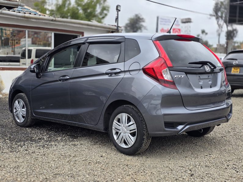 
								Honda Fit full									