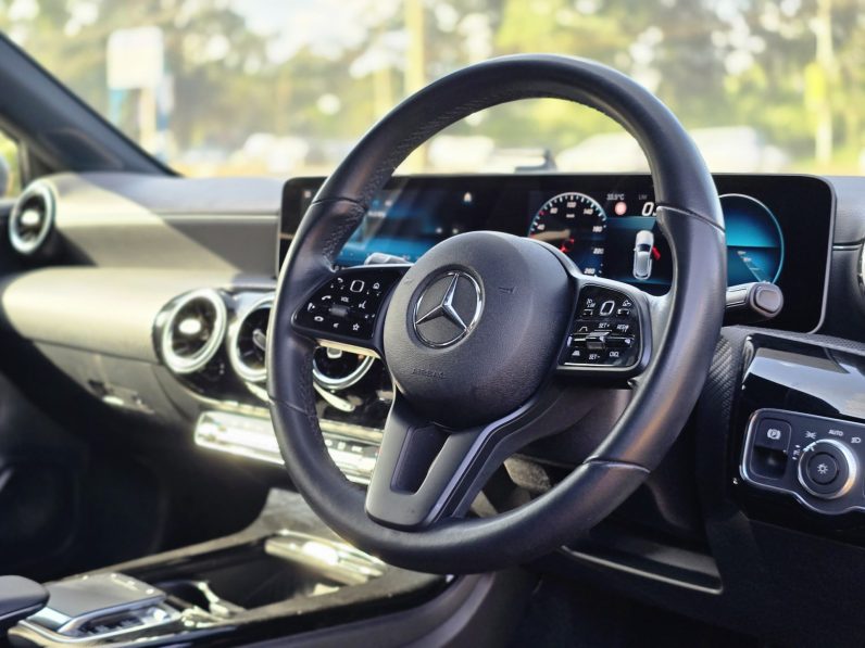 
								Mercedes Benz A180 full									