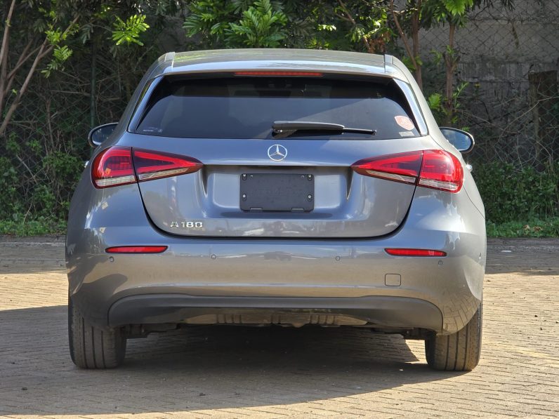 
								Mercedes Benz A180 full									