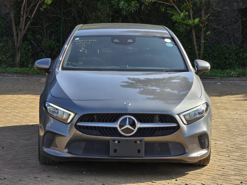 
								Mercedes Benz A180 full									