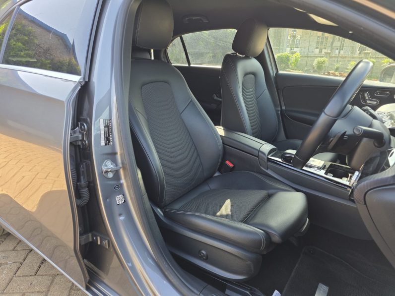 
								Mercedes Benz A180 full									