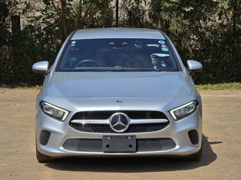 
								Mercedes Benz A180 full									