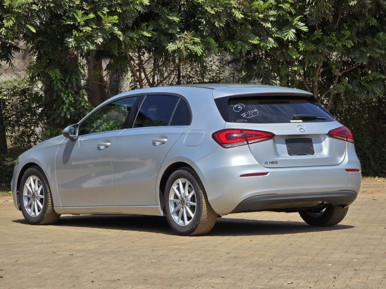 
								Mercedes Benz A180 full									