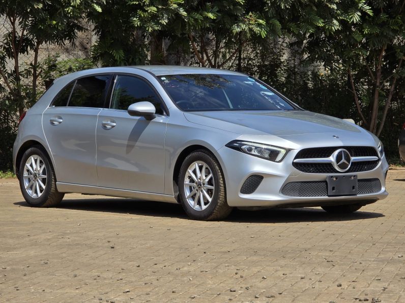 
								Mercedes Benz A180 full									
