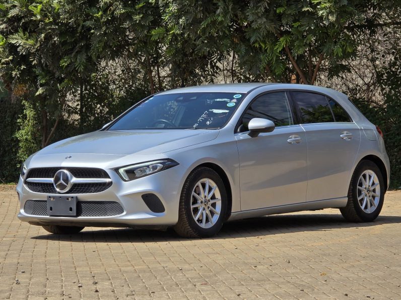 
								Mercedes Benz A180 full									