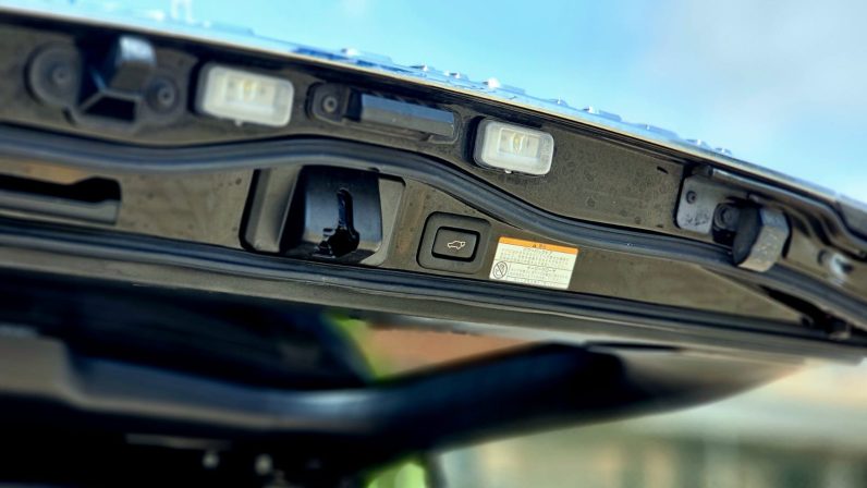 
								Toyota Landcruiser 200 Series ZX full									