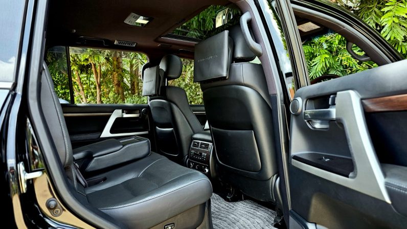 
								Toyota Landcruiser 200 Series ZX full									