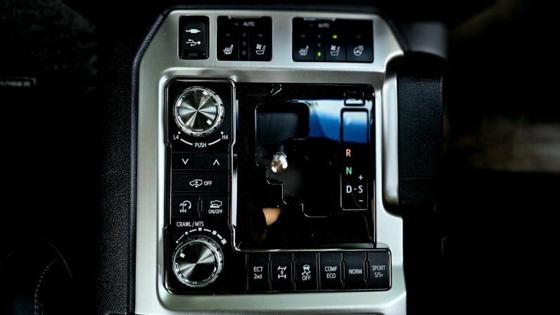 
								Toyota Landcruiser 200 Series ZX full									
