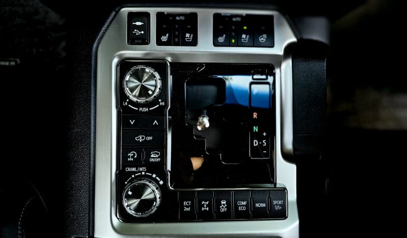 
								Toyota Landcruiser 200 Series ZX full									