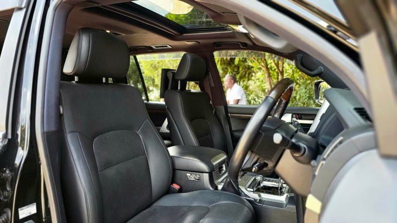 
								Toyota Landcruiser 200 Series ZX full									