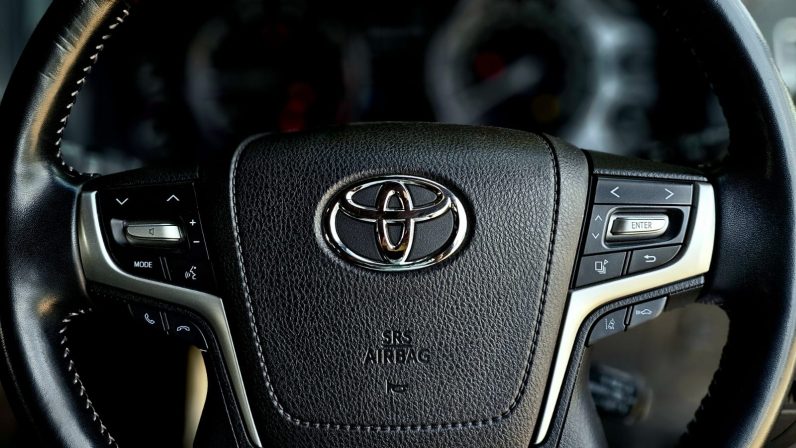 
								Toyota Landcruiser 200 Series ZX full									
