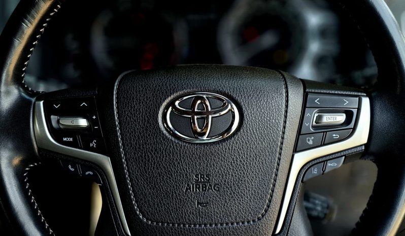 
								Toyota Landcruiser 200 Series ZX full									