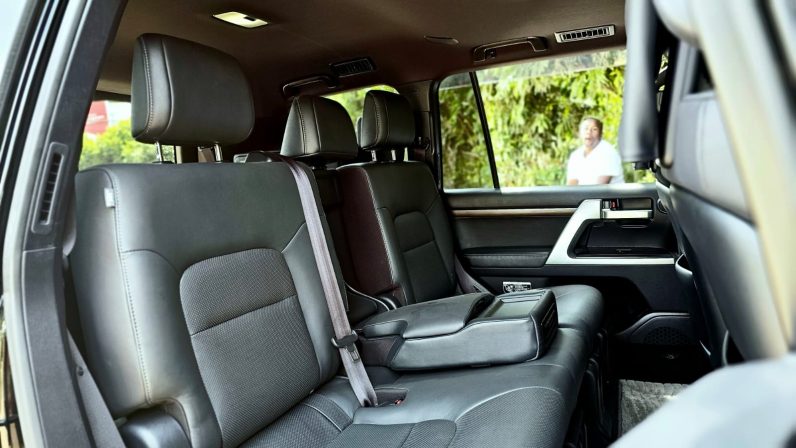 
								Toyota Landcruiser 200 Series ZX full									