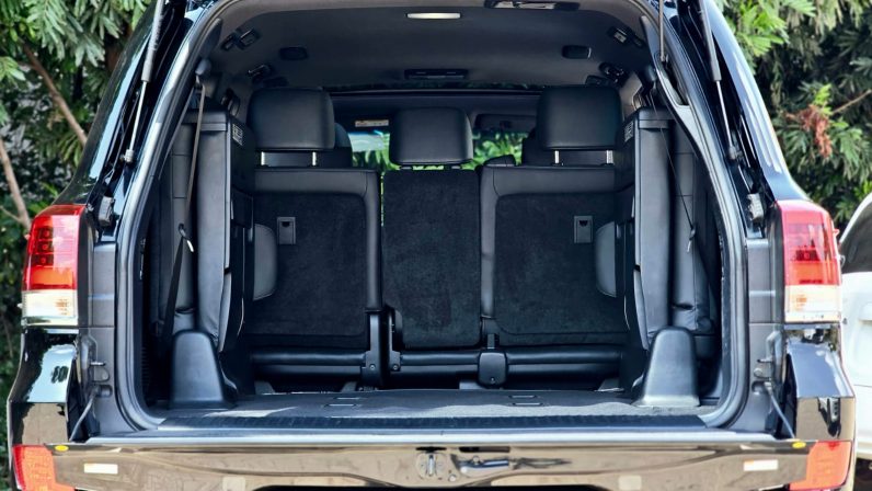 
								Toyota Landcruiser 200 Series ZX full									