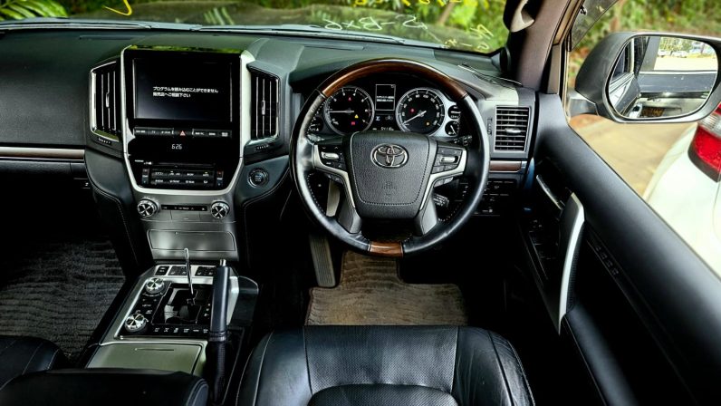 
								Toyota Landcruiser 200 Series ZX full									
