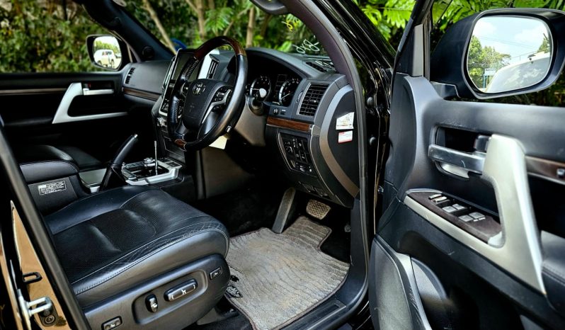 
								Toyota Landcruiser 200 Series ZX full									