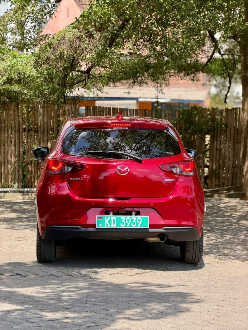 
								Mazda 2 full									