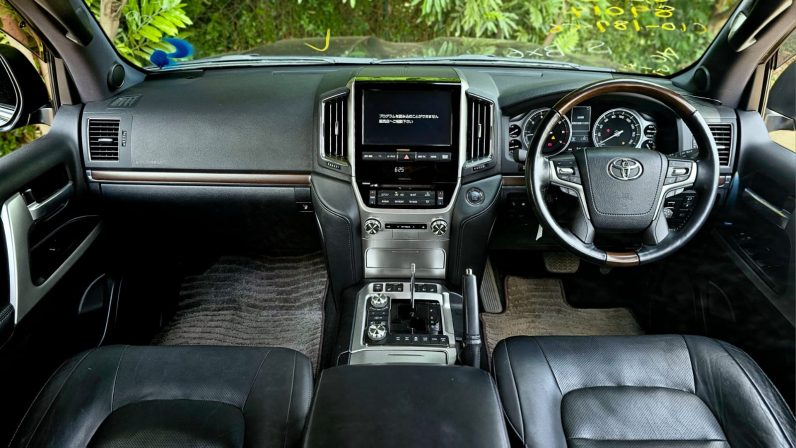
								Toyota Landcruiser 200 Series ZX full									