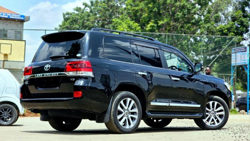
								Toyota Landcruiser 200 Series ZX full									
