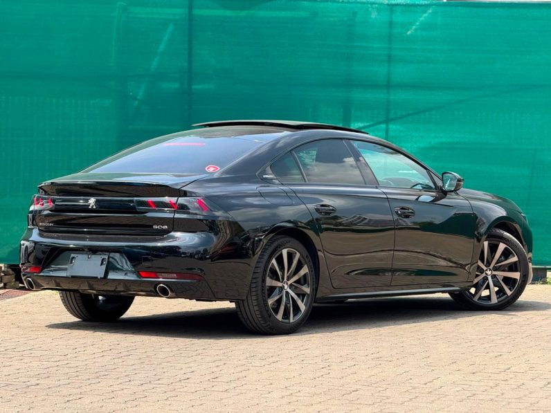 
								Peugeot 508 full									