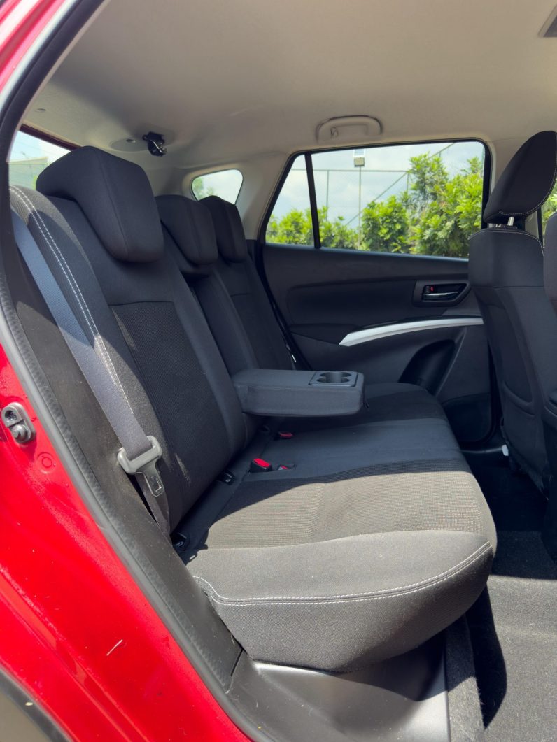
								Suzuki SX4-S-CROSS full									