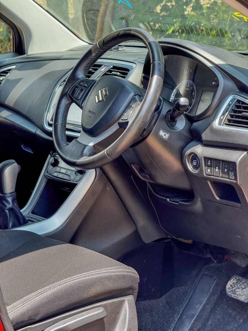 
								Suzuki SX4-S-CROSS full									