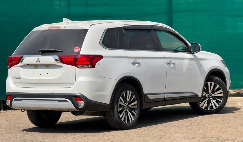 
								Mitsubishi Outlander full									